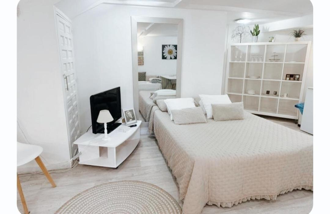 Cool Basement Studio In Hosts House With Private Terrace And Bbq Zizur Mayor Esterno foto