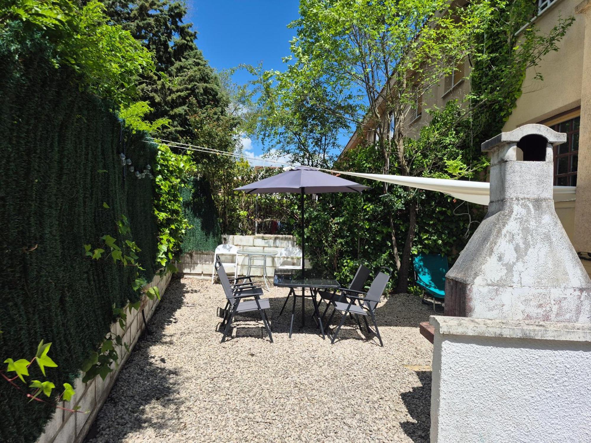 Cool Basement Studio In Hosts House With Private Terrace And Bbq Zizur Mayor Esterno foto